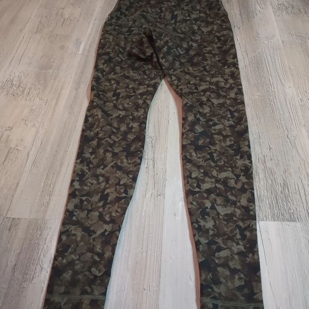 Lululemon - Picture 6 of 7